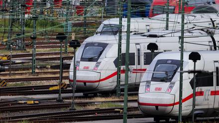 Bahn, Rente, Sommerzeit: Was sich im März für Verbraucherinnen und Verbraucher ändert