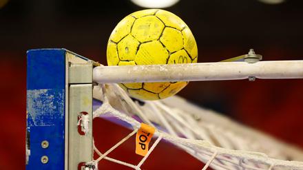 Minutenlange Unterbrechung: Notfall bei Spiel der Handball-Bundesliga