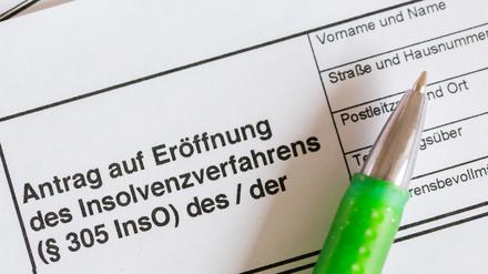 Anstieg bei älteren Menschen ist besonders deutlich: Fast 100.000 Privatinsolvenzen im Jahr 2024