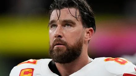 NFL-Star macht weiter: Swift-Freund Kelce setzt seine Karriere fort