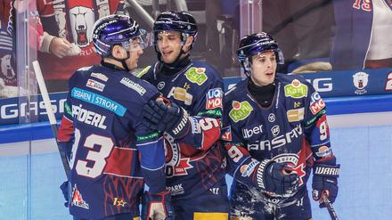 ERC Ingolstadt sichert sich Rang eins: Eisbären gewinnen in München