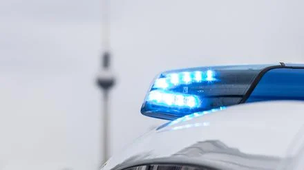 Mann wird Ermittlungsrichter vorgeführt: 21-Jähriger überfällt in Berlin-Mitte Paketboten und flüchtet mit Lieferwagen