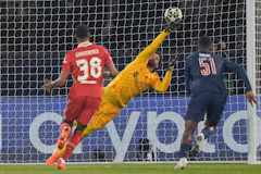 PSG verzweifelt an Alisson – Barça gewinnt in Unterzahl