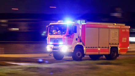 Abluftanlage fängt Feuer : Berliner Feuerwehr löscht Brand in Restaurant in Berlin-Charlottenburg