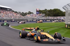 Norris gewinnt den turbulenten Saisonstart