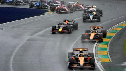 Saisonauftakt der Formel 1: Lando Norris gewinnt Crash-Festival in Australien