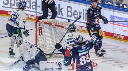 Deutsche Eishockey Liga: Eisbären gewinnen erstes Viertelfinalspiel gegen Straubing