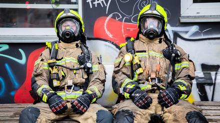 Brand im Dachstuhl gelöscht: Wohnhaus in Berlin-Schöneberg nach Feuer unbewohnbar