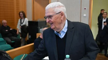 DFB-Prozess in Frankfurt: Wende im Sommerm&auml;rchen-Prozesses: Gericht f&uuml;r Einstellung