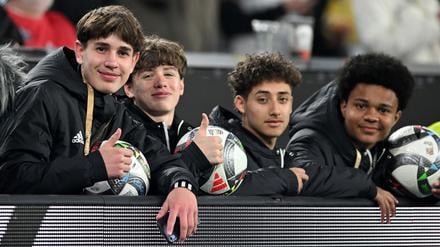 Fu&szlig;ball-Nationalmannschaft: Ber&uuml;hmter Balljunge: &bdquo;Ganz Deutschland kennt mich jetzt&ldquo;