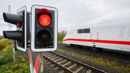 Tunnelsanierung: Bahnstrecke Mannheim-Stuttgart von Ostern an gesperrt