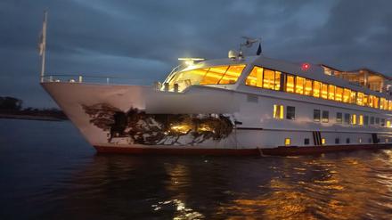 20 Quadratmeter gro&szlig;es Loch im Schiff: Frachter rammt Ausflugsschiff mit 143 Menschen