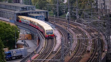 Kriminalität auf Bahnhöfen: Messer und Stichwaffen bei Kontrollen an Bahnhöfen gefunden