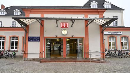 Der Zug fährt ab: Bahnbetrieb in Neubrandenburg startet wieder
