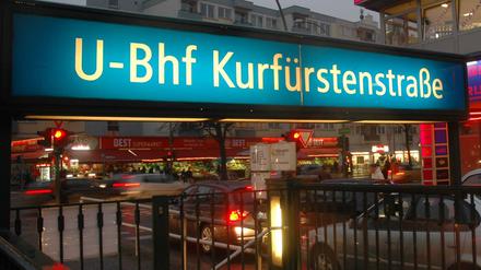 Polizei sucht nach Zeugen: 43-Jähriger verletzt Prostituierte mit Metallstange und Tritten lebensgefährlich