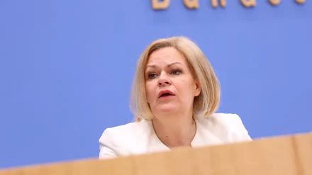 „Ich hasse die Meinungsfreiheit!“: Journalist erhält Bewährungsstrafe für Post zu Faeser