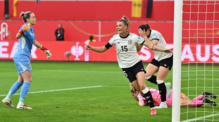 Sieg in der Nations League : DFB-Frauen feiern 6:1 nach Stotterstart gegen Schottland