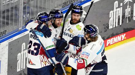 Deutsche Eishockey Liga: Titelverteidiger Eisb&auml;ren Berlin erreicht DEL-Finale