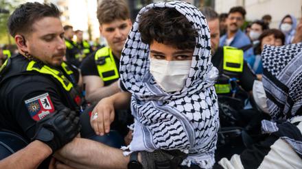 Nahostkonflikt: Propalästinensischer Protest an Uni - Polizei räumt Hörsaal