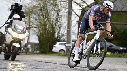 Radsport: „So dumm“: Roubaix-Flaschenwerfer bittet um Entschuldigung