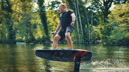 „Berlin ist das Mekka der E-Foils“: Fast lautlos über dem Wasser schweben