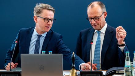 Merz macht’s wie Merkel: Wer Kanzler werden will, muss Glaubenssätze über Bord werfen