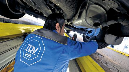 Für Wagen, die älter als zehn Jahre sind: EU-Kommission will jährliche TÜV-Inspektion bei älteren Autos