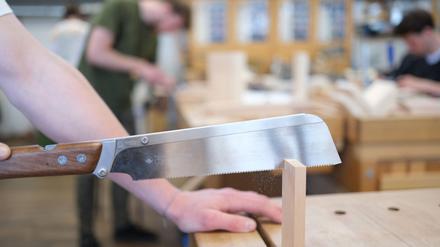 Arbeitsmarkt: Studie: Mehr junge Leute haben keinen Berufsabschluss
