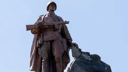 Kriegsgedenken: Regierung verteidigt Ausladung von russischem Botschafter