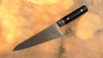 Schwager soll zum Küchenmesser gegriffen haben: 33-Jähriger beim Familienessen in Berlin-Spandau niedergestochen