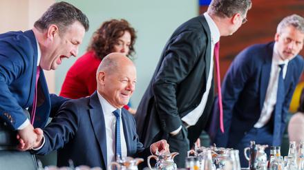 Letzte Runde im Scholz-Kabinett: Händeschütteln, Umarmungen – und ohne Habeck