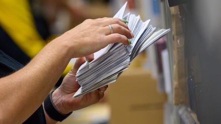 Briefe und Pakete: Der Portoerh&ouml;hung sei Dank: Post-Gesch&auml;ft zieht an