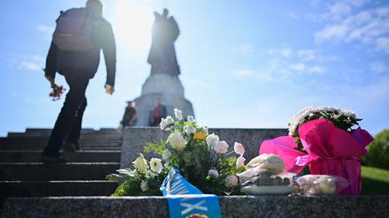 Zwischen Ukraine-Solidarität und Russland-Verstehern: So läuft das Weltkriegsgedenken in Berlin