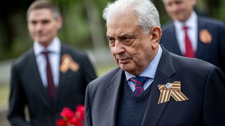 80 Jahre Kriegsende: Russischer Botschafter gedenkt mit St.Georgs-Band