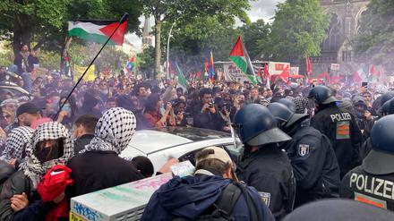 Generalstaatsanwaltschaft übernimmt Ermittlungen: Mob attackiert Polizei-Gruppenführer bei Nakba-Demo in Berlin