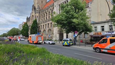 Feuer im Keller des historischen Gebäudes: Frau nach Brandstiftung im Rathaus Charlottenburg festgenommen