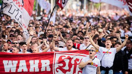 Pokalfinale in Berlin hat begonnen: Der Tag der Fans vom VfB Stuttgart und Arminia Bielefeld in Bildern