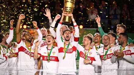 Finale in Berlin: Lange Party-Nacht: VfB mit Cup-Triumph gegen Arminia-Helden