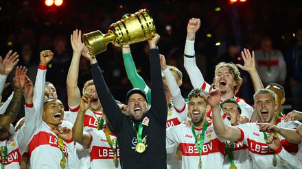 Mit Hoeneß nach ganz oben: Der Pokalsieg ist für den VfB Stuttgart ein kleines Fußball-Märchen