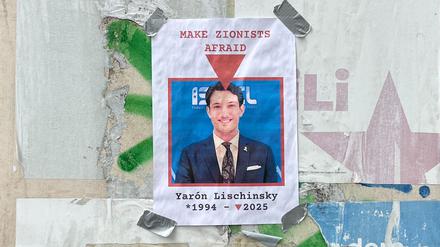 Berliner Polizei ermittelt wegen Drohplakaten nahe Humboldt-Uni: Getöteter Deutsch-Israeli mit Hamas-Dreieck markiert