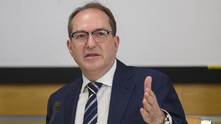 „Keine Probleme an deutschen Grenzen“: Dobrindt setzt bei verschärften Kontrollen auf Domino-Effekt