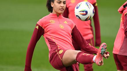 Deutsche Fu&szlig;ballerinnen: Neu-Wolfsburgerin Zicai bangt nach Verletzung um EM-Ticket