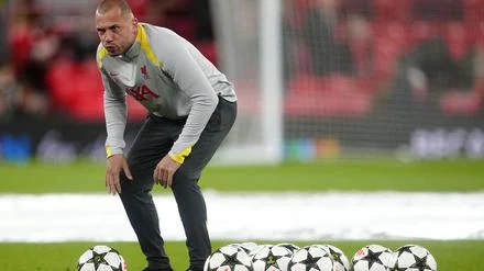 Fußball: Ajax Amsterdam holt Ex-Herthaner Heitinga als Trainer