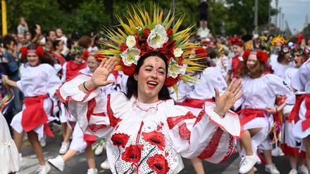 Große Parade am Pfingstsonntag: 750.000 Besucher beim Karneval der Kulturen 2025 in Berlin
