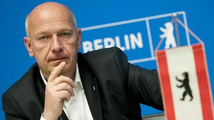 „Gut gemeint, aber teuer“: Wegner stellt Zukunft des Deutschlandtickets infrage