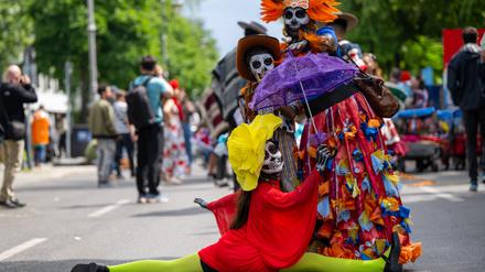 Karneval der Kulturen 2025 in Berlin: Alle Straßensperrungen &amp; Umleitungen