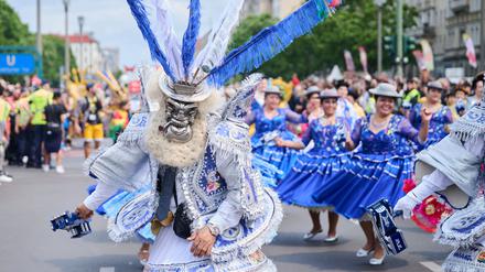 Straßenumzug: Karneval der Kulturen tanzt im Osten Berlins