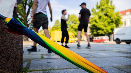 Angriff auf Kundgebung: Angriff auf Fest gegen rechts - Landesregierung &bdquo;best&uuml;rzt&ldquo;