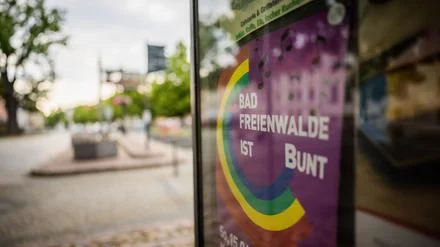 Vermummte in Bad Freienwalde: Angriff auf Fest gegen rechts - Sorge vor weiterer Gewalt
