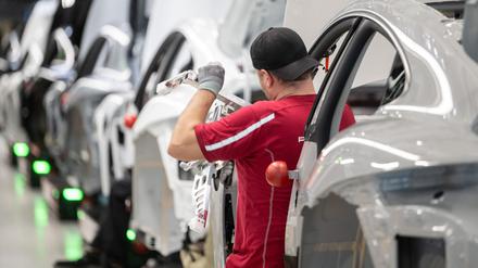 Offene Software-Plattform: Auto-Konzerne wollen Techriesen bei Software entgegentreten